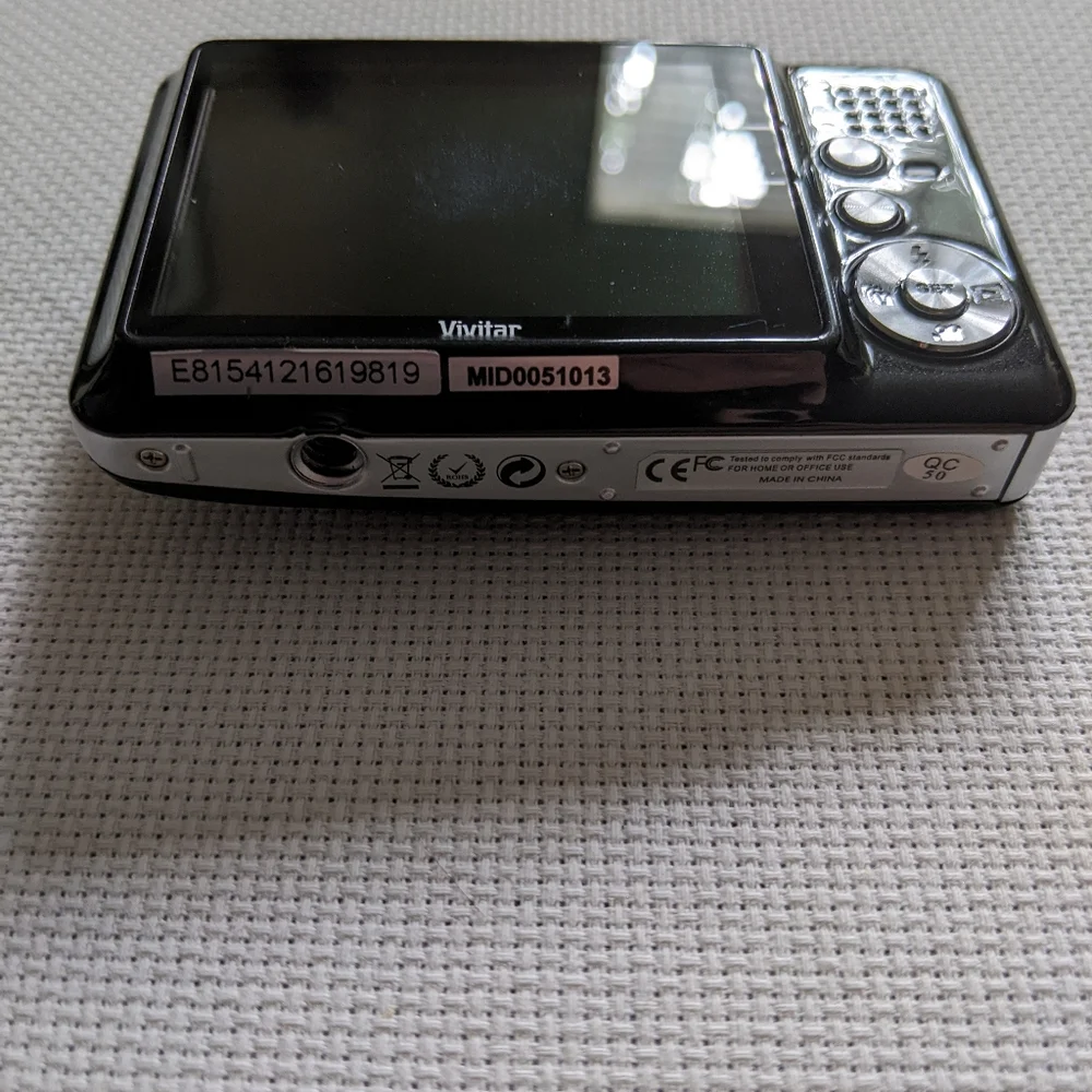Vivitar ViviCam x029 12.1 MP Digital Camera, Case, SD Card. MISSING USB …